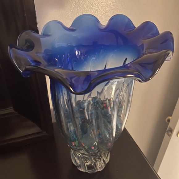 Blue vase with pebbles - Picture 2 of 2